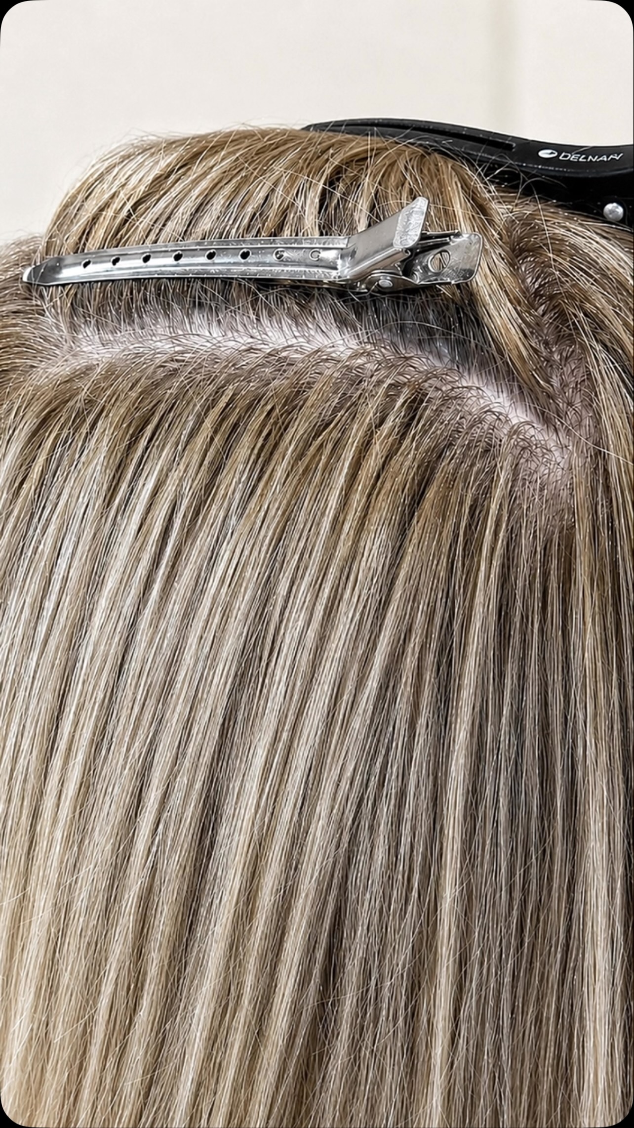 Haarverlängerung mit fein gesetzten Bondings, frisch im Atelier eingearbeitet
